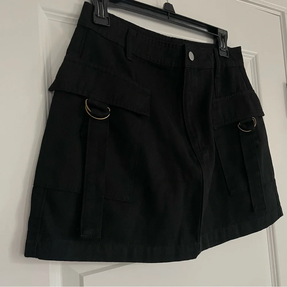 Cider Black Women's Mini Cargo Skirt Size Medium